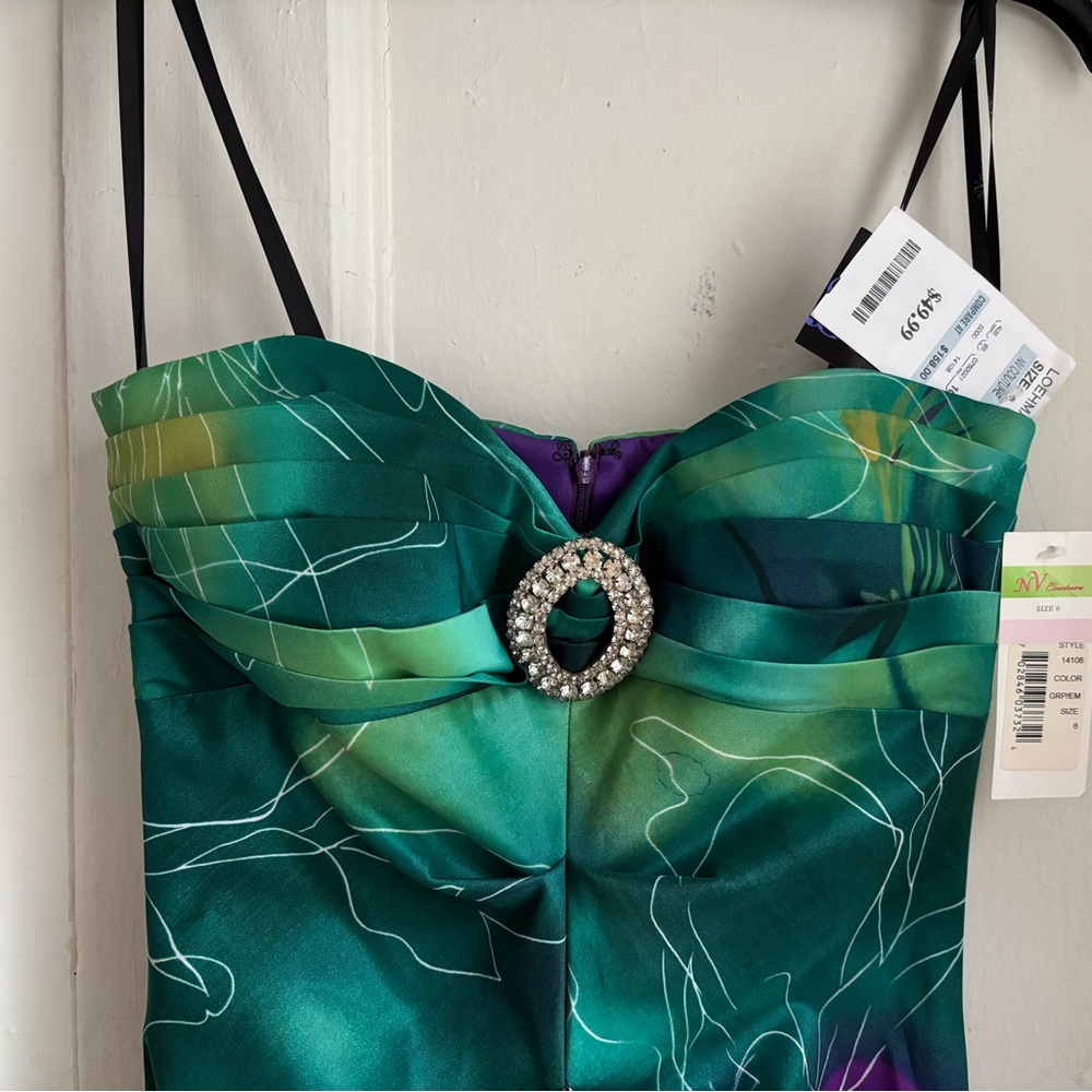 Elegant Green Strapless Dress with Jewel Detail